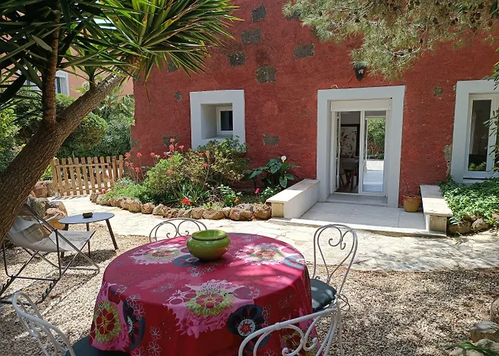 Les D'hotes Du Domaine De Roque Haute Konukevi 4*