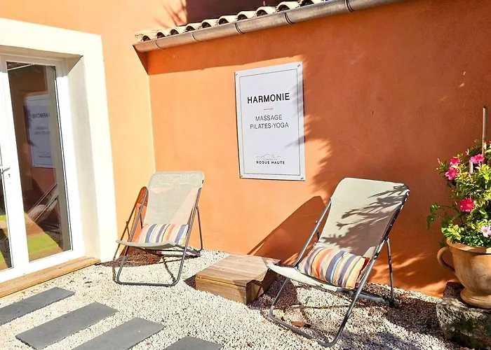 Konukevi Les D'hotes Du Domaine De Roque Haute 4*