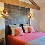 Les D'hotes Du Domaine De Roque Haute 招待所