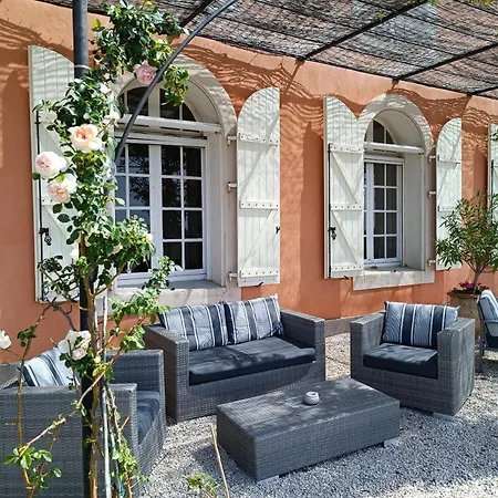 בית הארחה Domaine De Roque Haute 4*